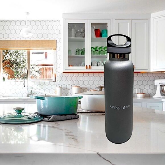 Juniper Premium Drink Bottle l 18 oz. Stainless Steel Double-wall Screw-on lid - Picture 8 of 9